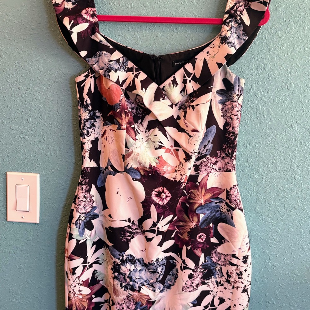 Saks Fifth Avenue scuba bodycon dress. Still has a tag on it.